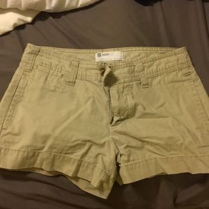 Kaki shorts